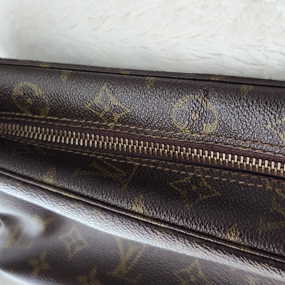 Louis Vuitton Toiletry Travel Bag - Picture 8 of 9